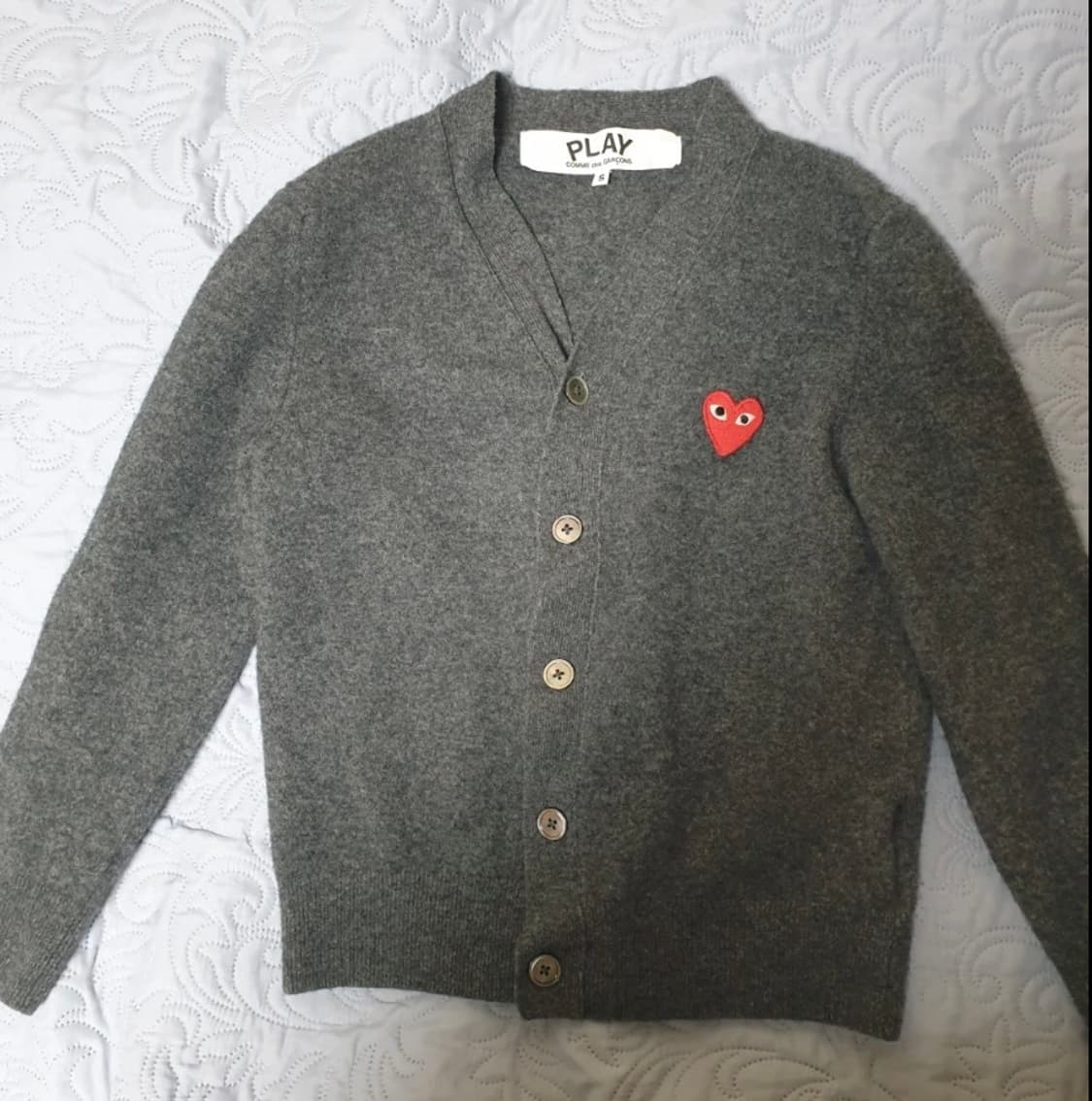 꼼데가르송 플레이 레드하트 브이넥 가디건 S 상품이미지1