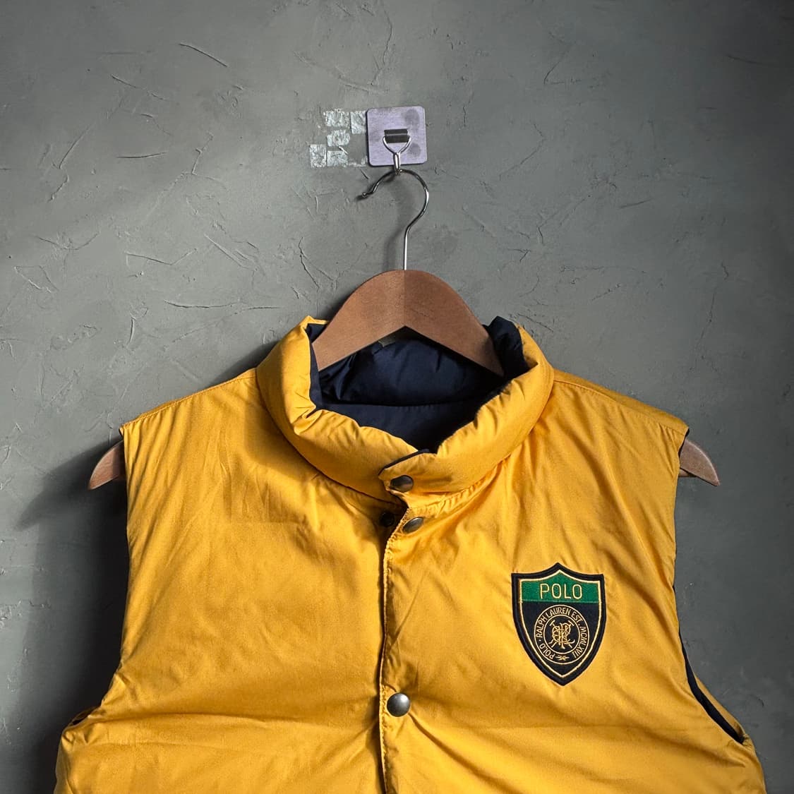 폴로 랄프로렌 덕다운 양면 패딩조끼 네이비 노랑 상품이미지4