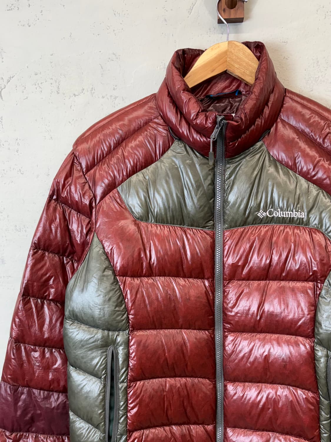 컬럼비아 구스다운 진격의 거인 경량패딩 상품이미지5