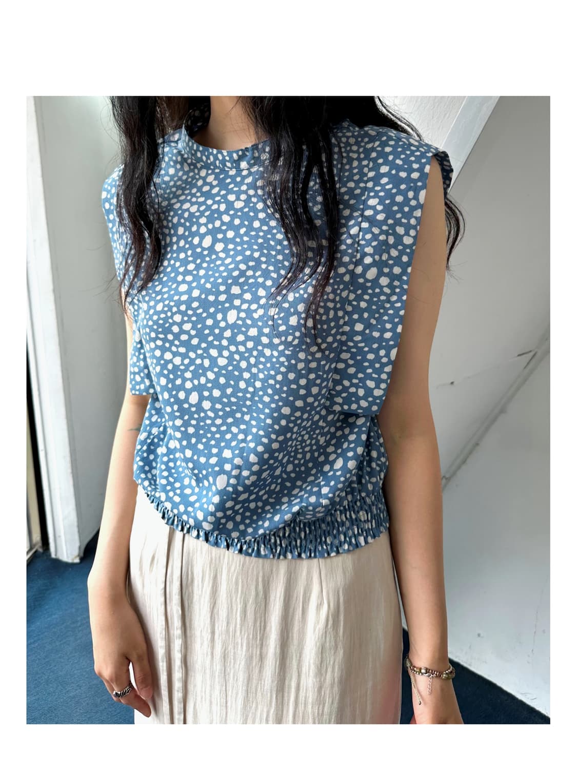 High gauge poly sleeveless design TOP 상품이미지1