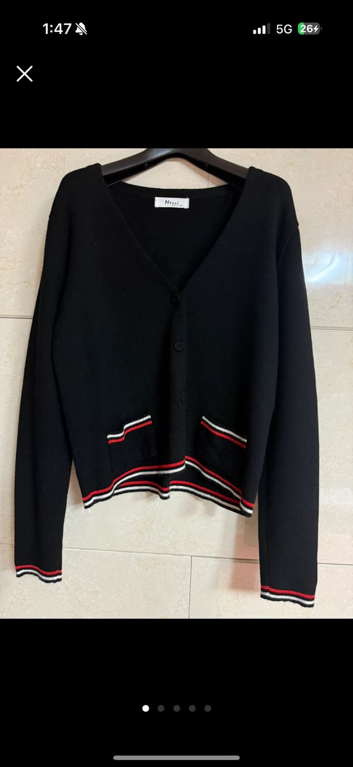 블랙 배색 브이넥 크롭 가디건 상품이미지1