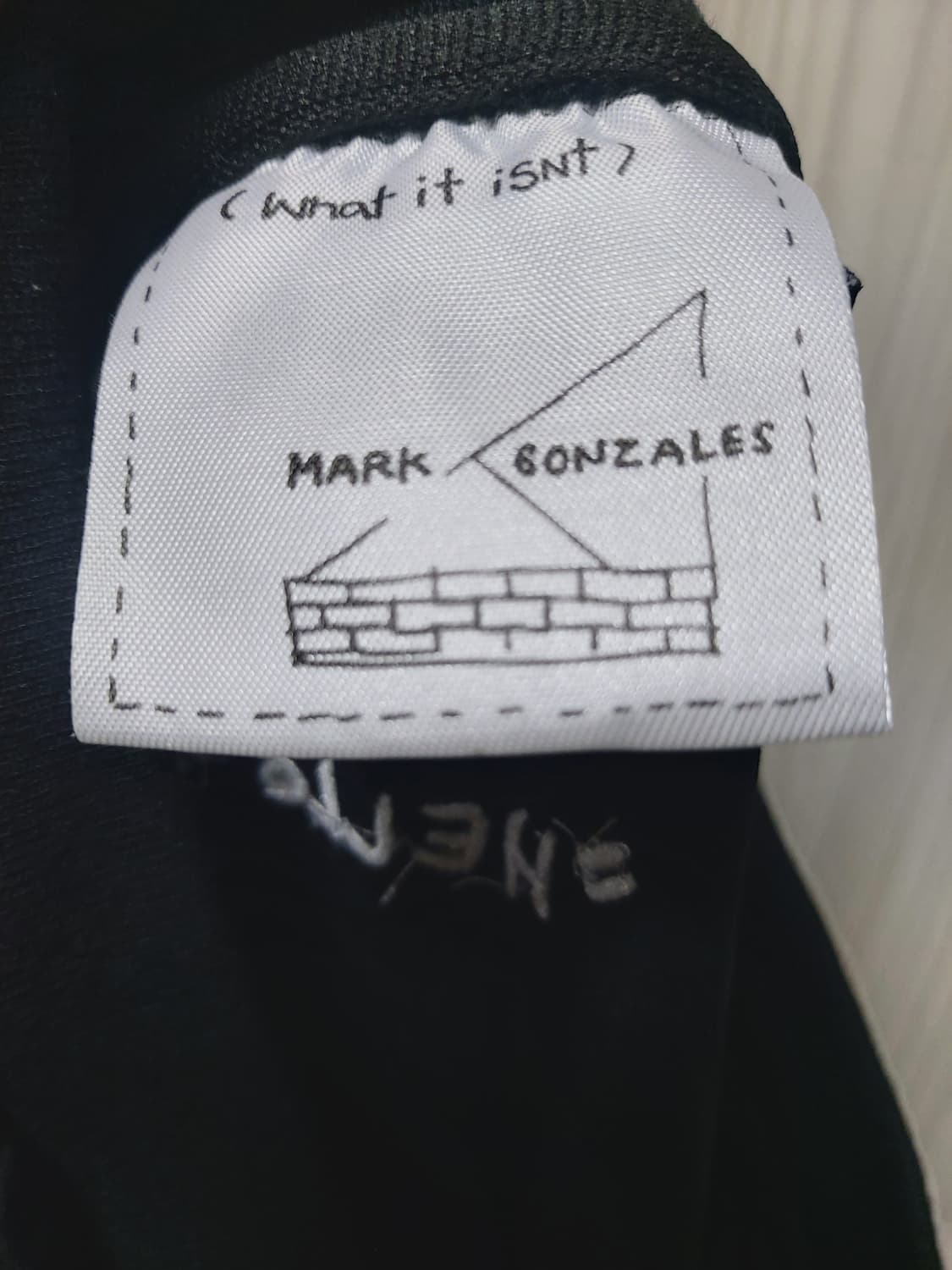 마크 곤잘레스 와릿이즌 엠블럼 블록코어 나일론 반팔 티셔츠 상품이미지4