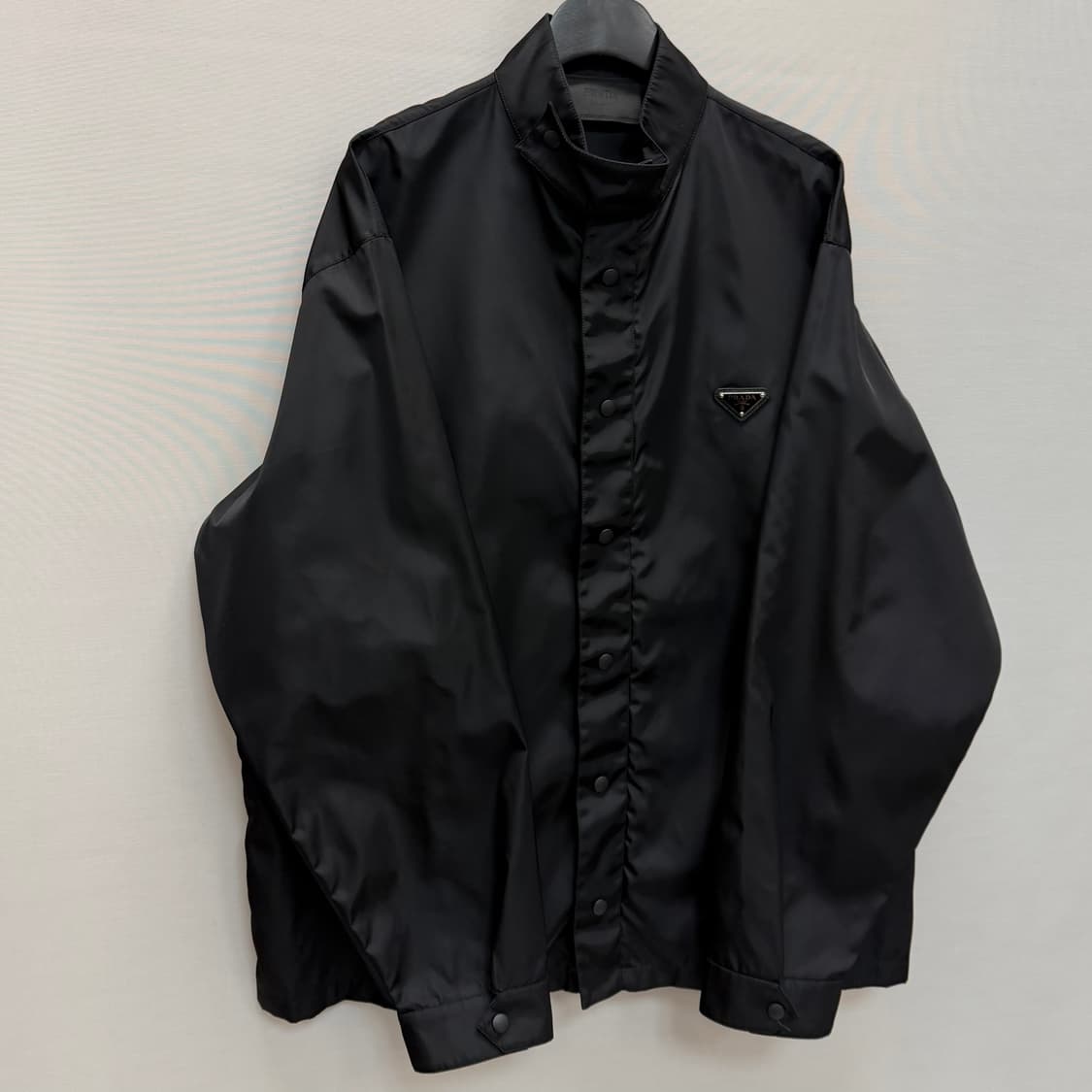 프라다 리나일론 삼각로고 셔츠 자켓 (110)  상품이미지3