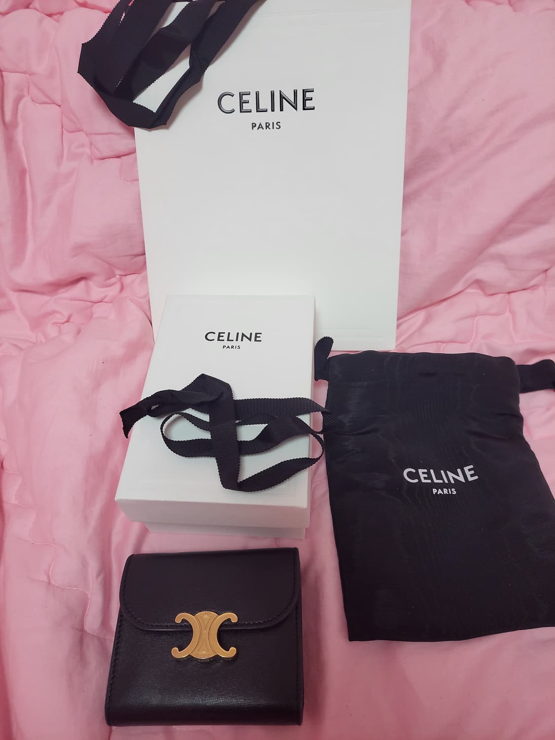 정품)급처상태좋음!셀린느 트리옹프 반지갑 공홈가 97만원 플랩 지갑 상품이미지2