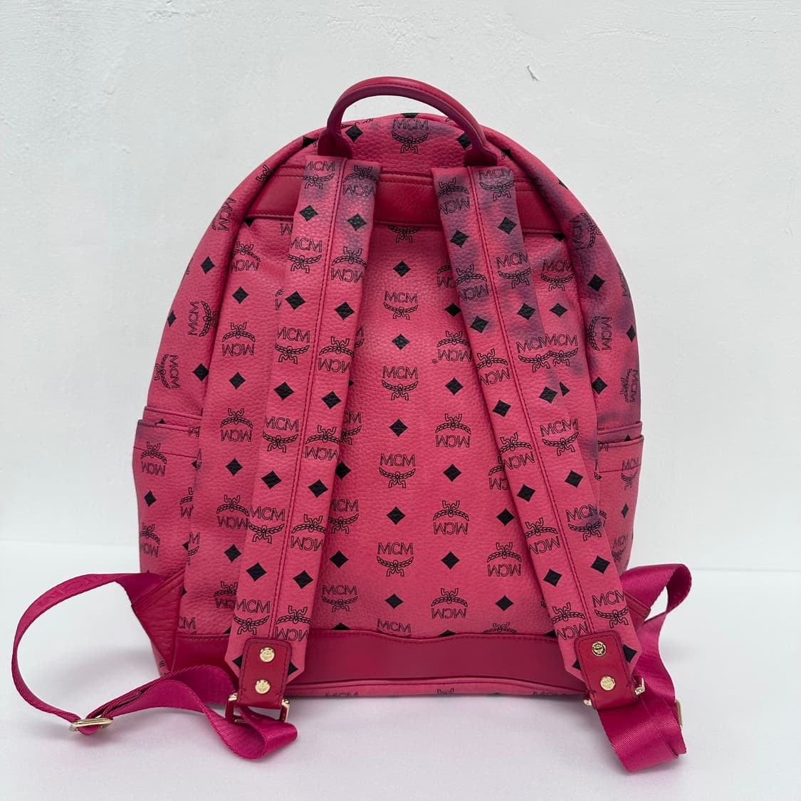 엠씨엠 MCM 비세토스 스터드 핑크 백팩 가방 (정품) / 아쉬운 이염 상품이미지3