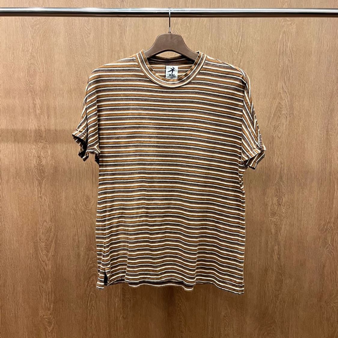 이세이미야케 반팔 티셔츠 스트라이프 패턴 디테일 루즈핏 브라운 상품이미지2