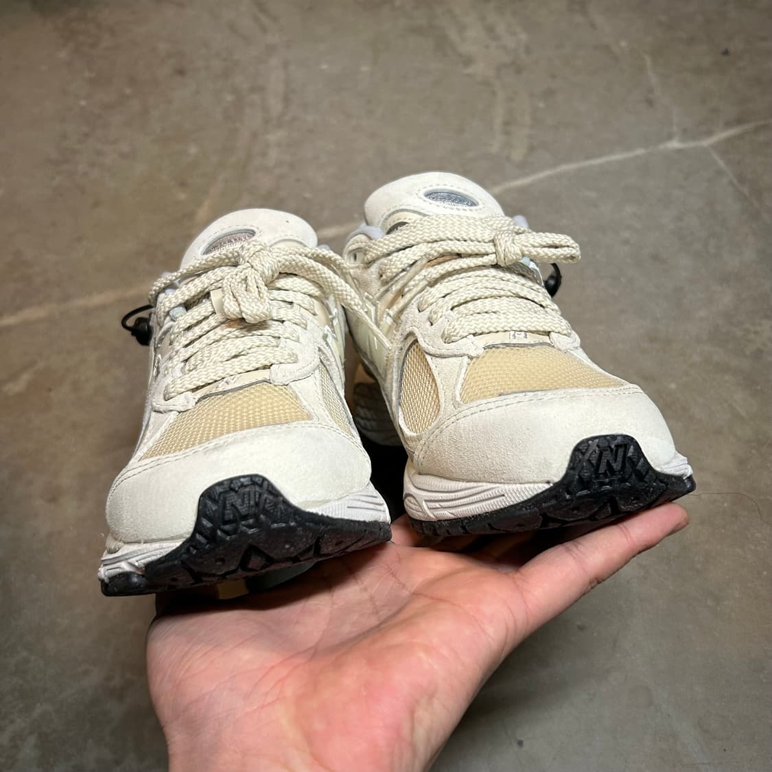 235) 뉴발란스 2002R 아이보리 스니커즈 미사용품 상품이미지7