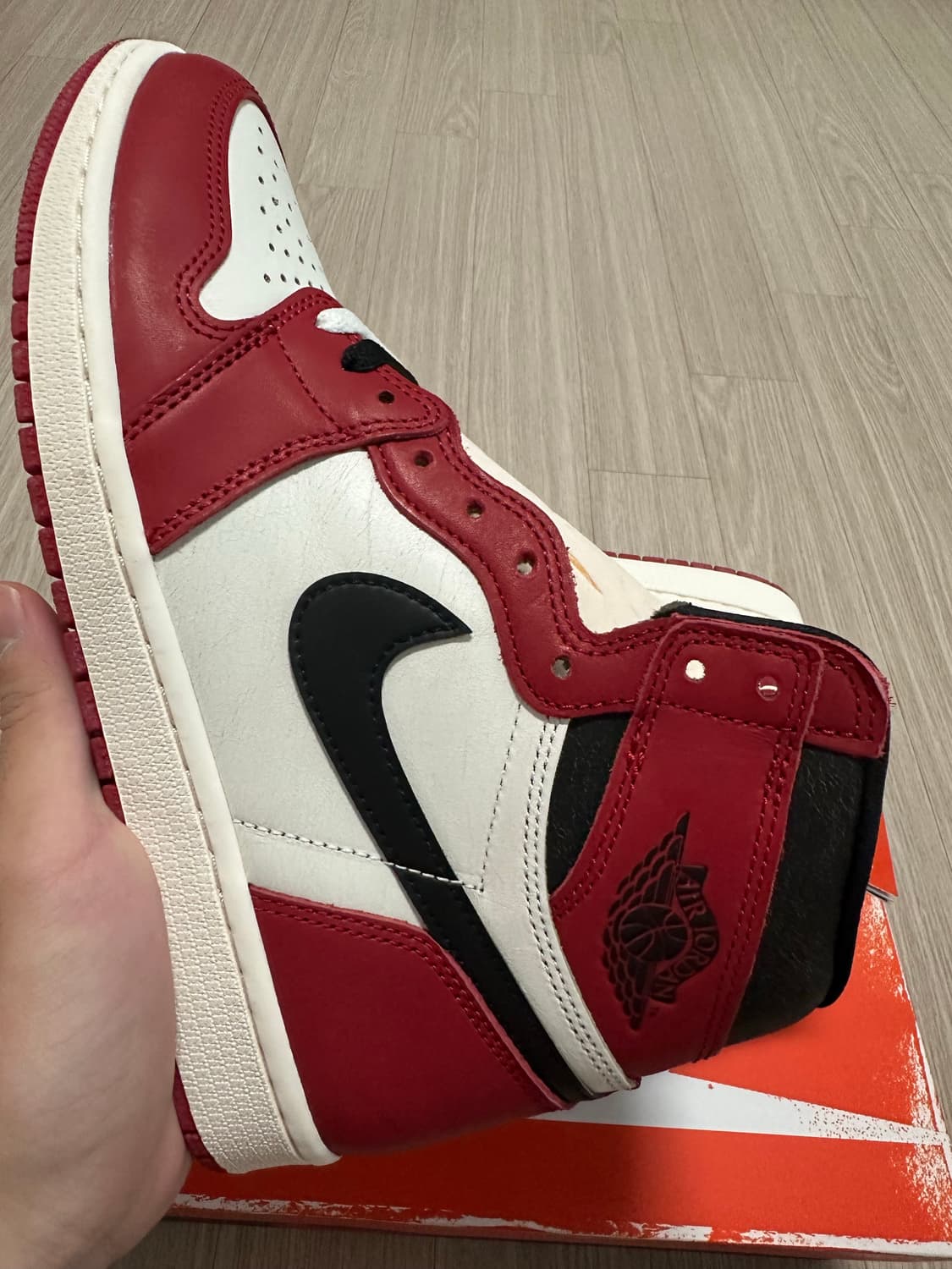 [275] 조던 1 레트로 하이 OG 시카고 2022 상품이미지3