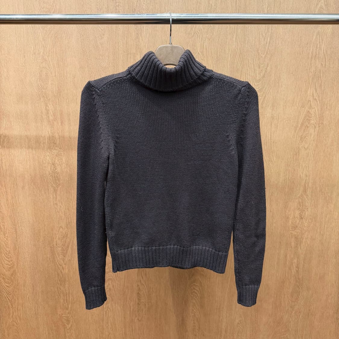 띠어리 헤비 울 터틀넥 긴팔 니트 시보리 디테일 레귤러핏 브라운 상품이미지3