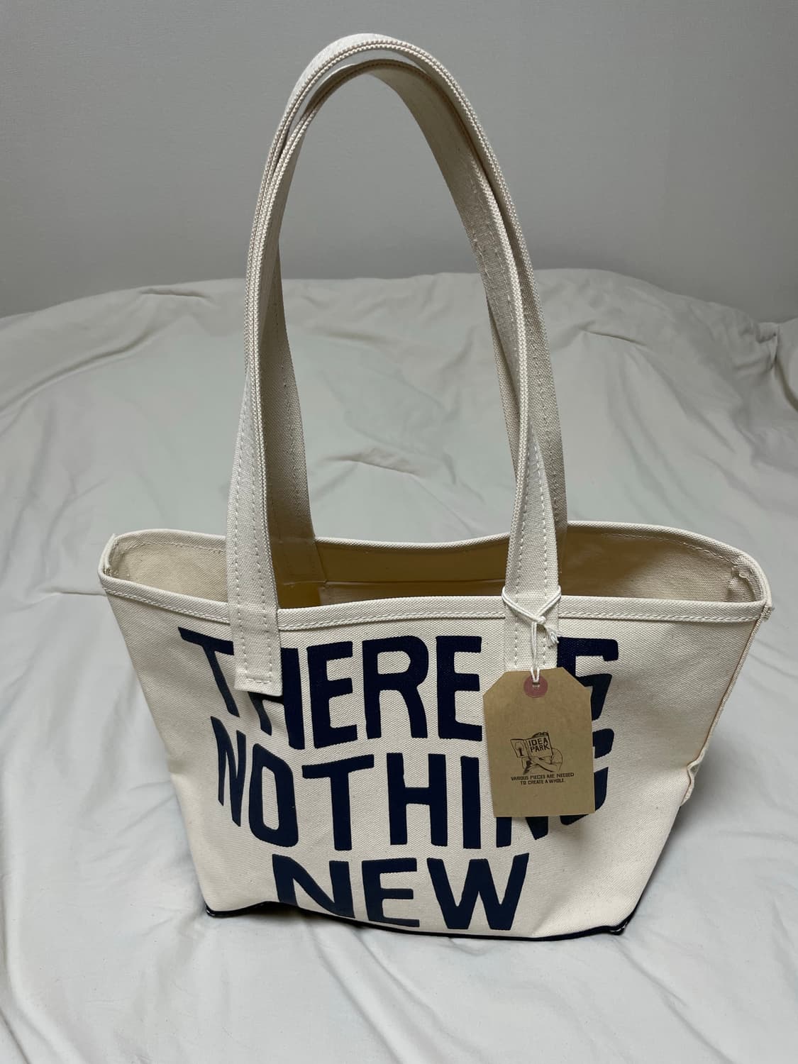 가격 인하!! 컬렉트 피시스 데어 이즈 낫띵 뉴 토트백 내츄럴 네이비 상품이미지1