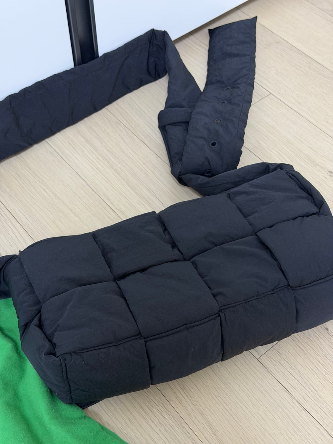 보테가베네타 패딩 테크 카세트백 상품이미지4