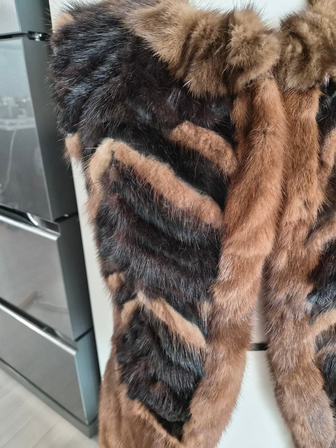 천연 밍크 베스트 - 세련된 배색 디자인 상품이미지3