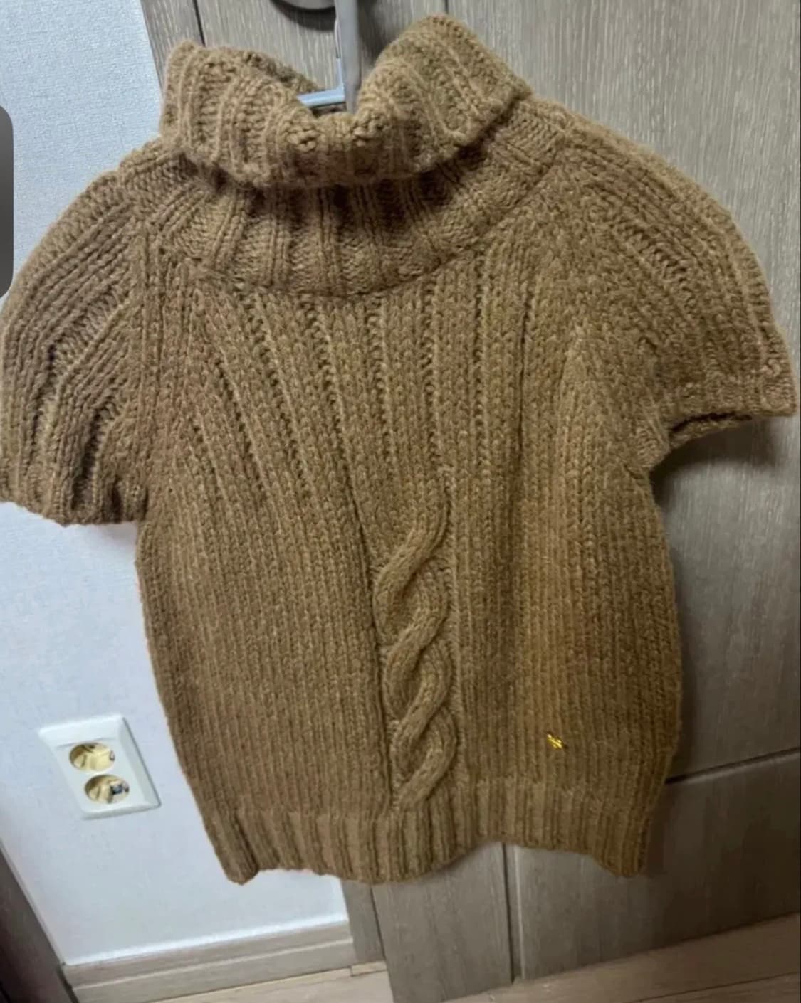 어랜 twist turtleneck knitwear brown 상품이미지3