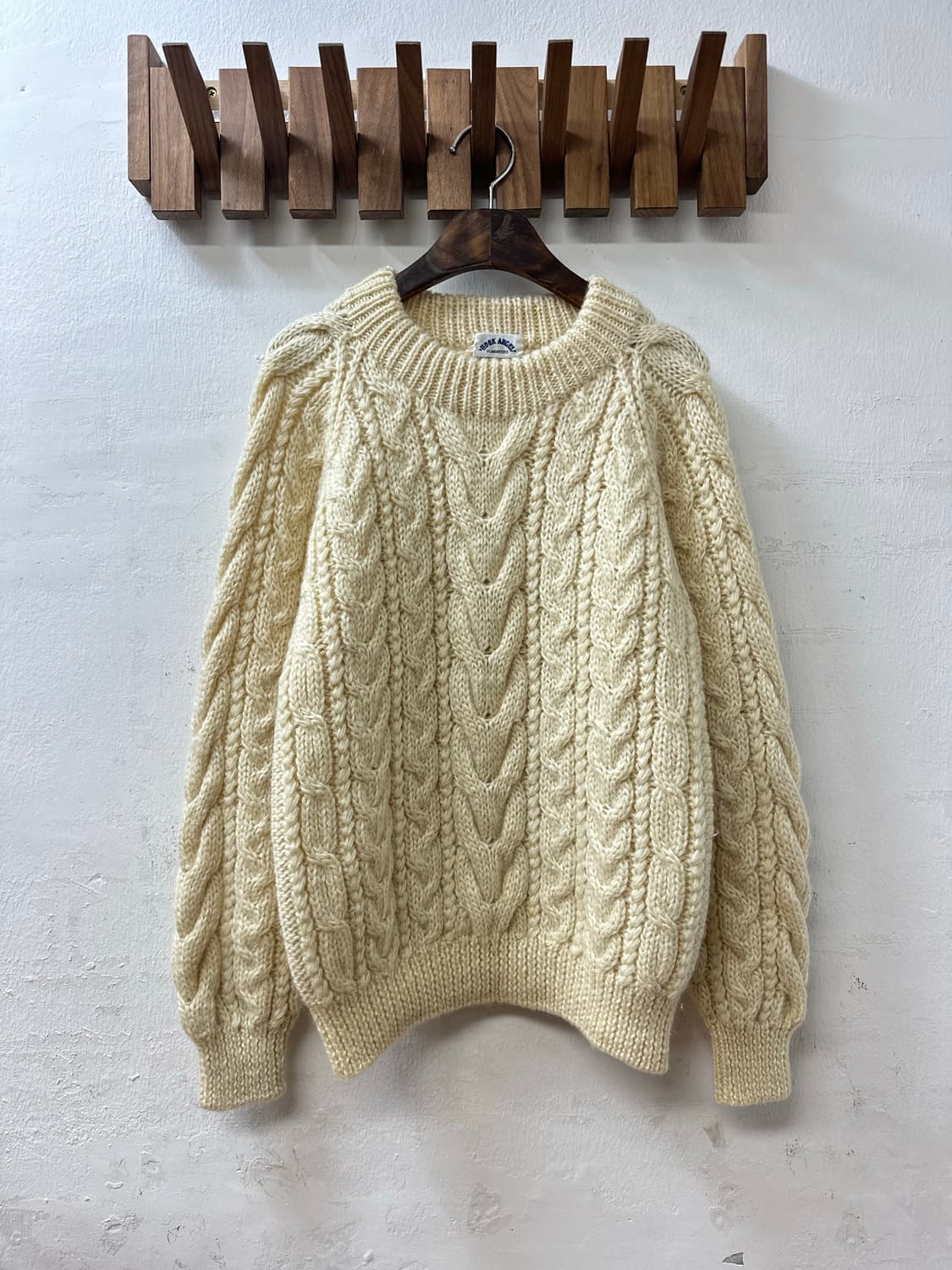 일본빈티지 HAND MADE WOOL CABLE SWEATER 상품이미지1