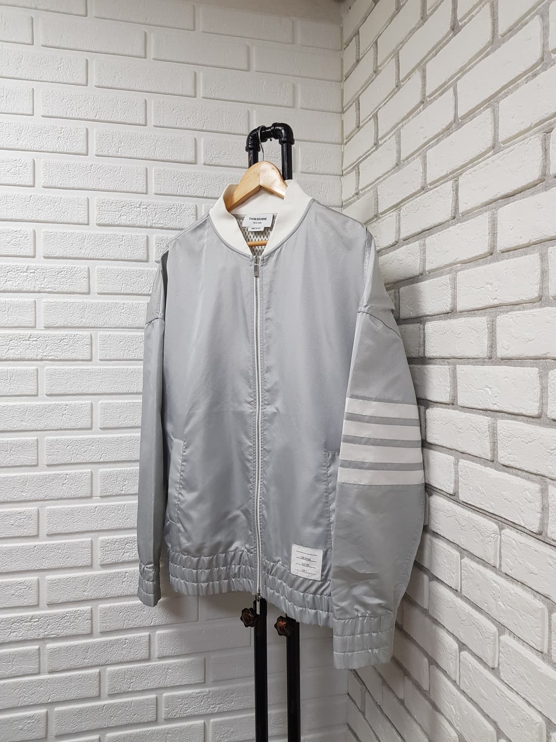 [2/100~105/정품] 톰브라운 4바 봄버자켓 상품이미지1