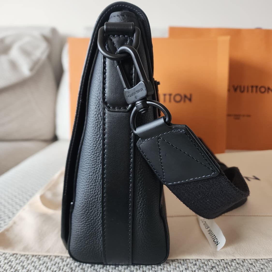 전시품급 루이비통 토뤼옹 에어로그램 메신저백 블랙 상품이미지7