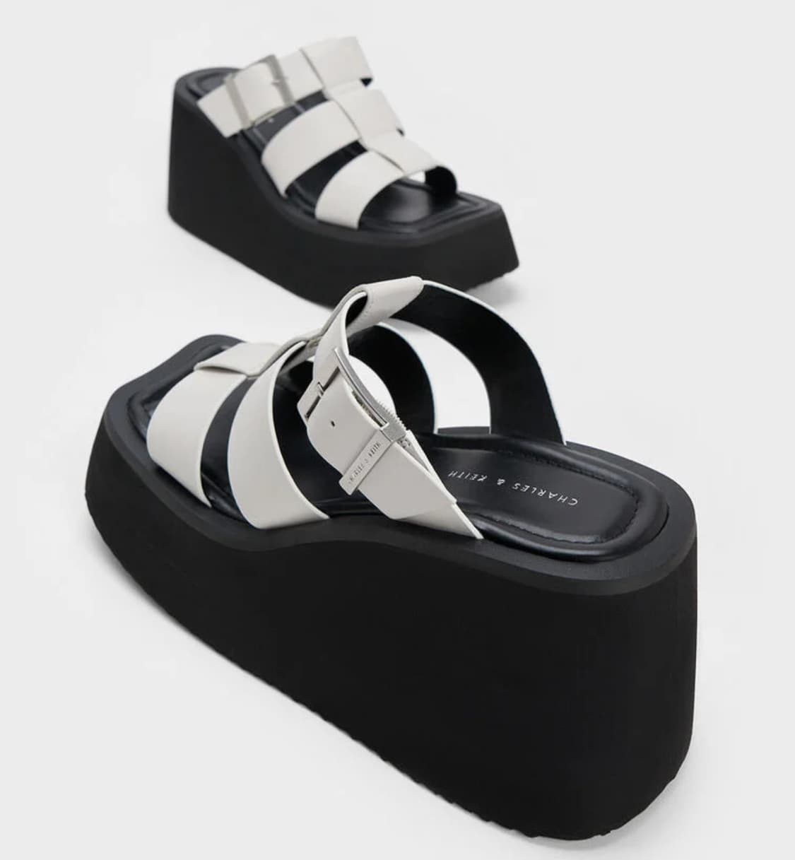 찰스앤키스 한소희 리사 플랫폼 글레디에이터 샌들 - 화이트 상품이미지3