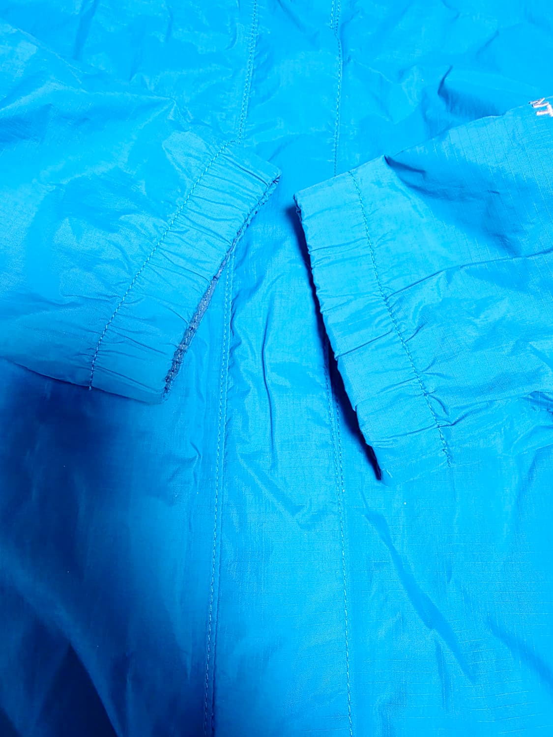 [노스페이스] 색감 쨍한 블루 하이벤트 방수 후드 바람막이 여성 L 상품이미지3