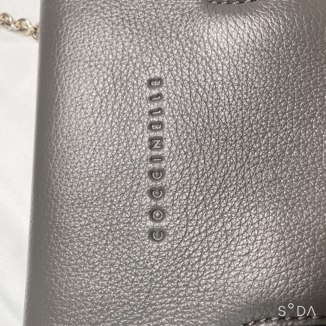 코치넬레 가죽 크로스백 연브라운 상품이미지2