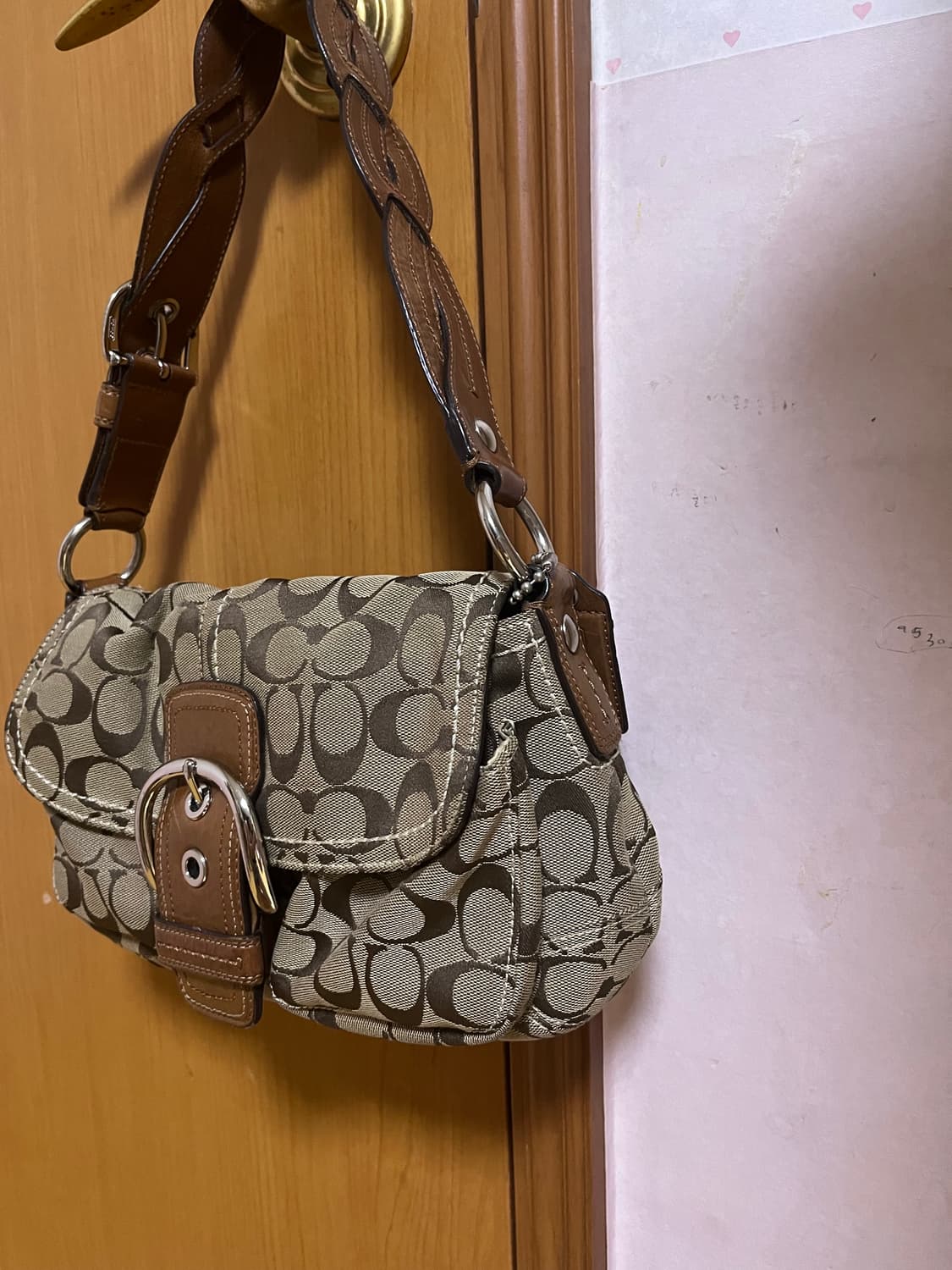 코치 시그니처 캔버스 포켓 소호백 상품이미지2