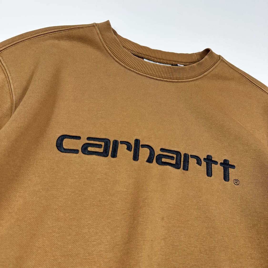 칼하트 wip 레터링 자수 된장색 맨투맨 (S) 상품이미지3