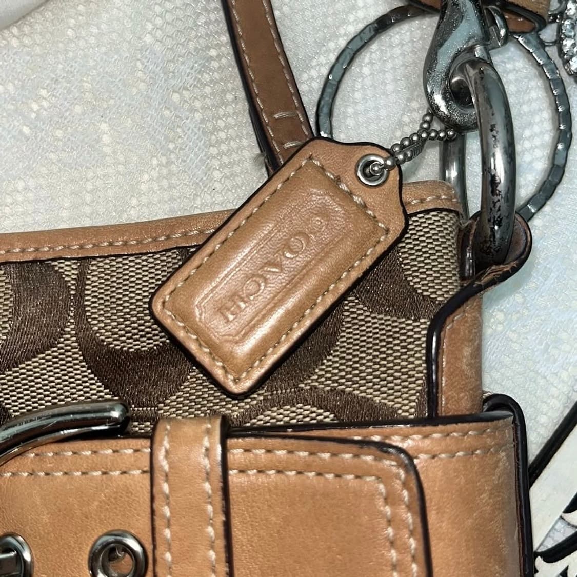 Coach 브라운 크로스백 상품이미지3