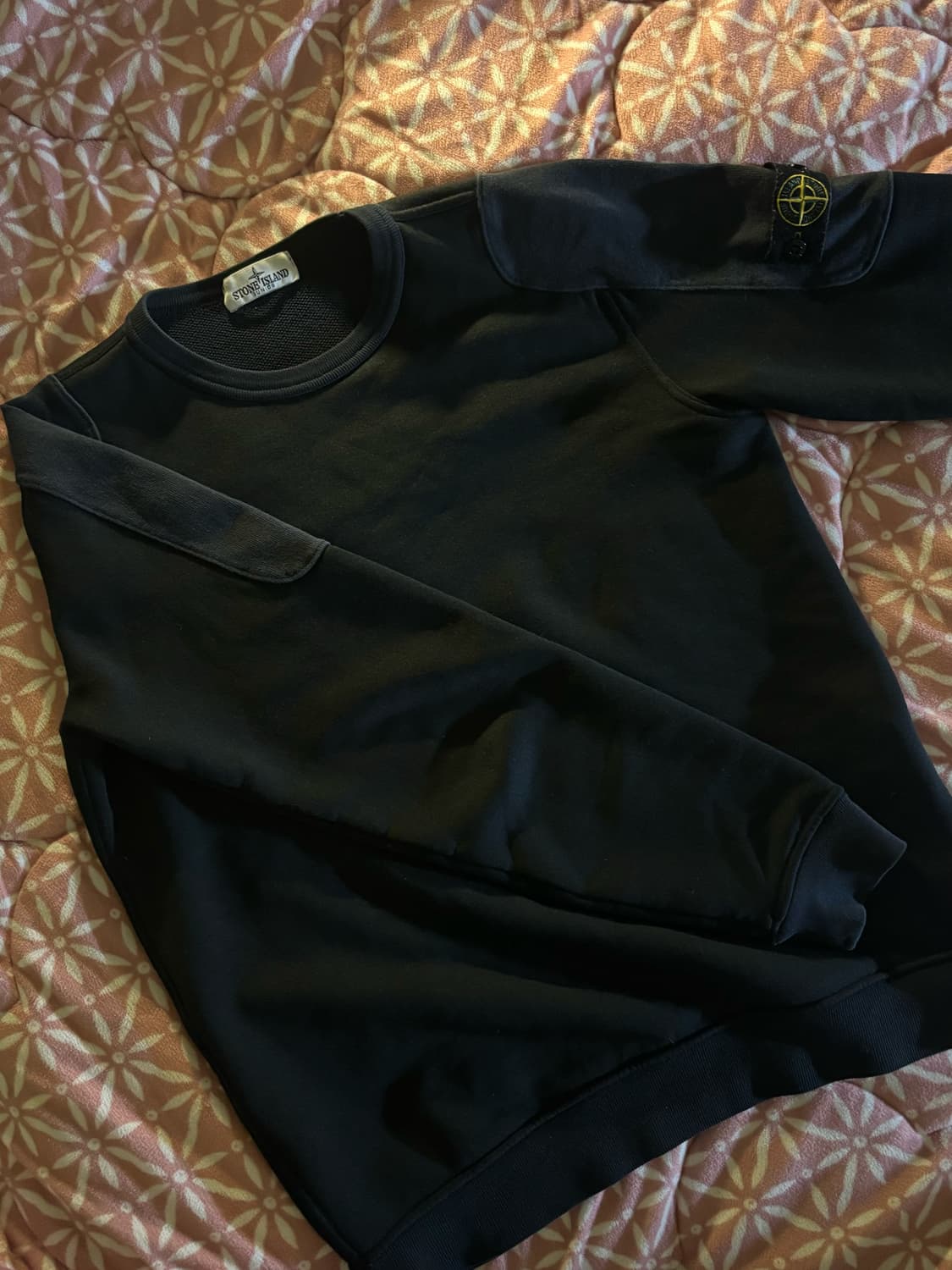 스톤아일랜드 어깨패치 맨투맨 상품이미지1