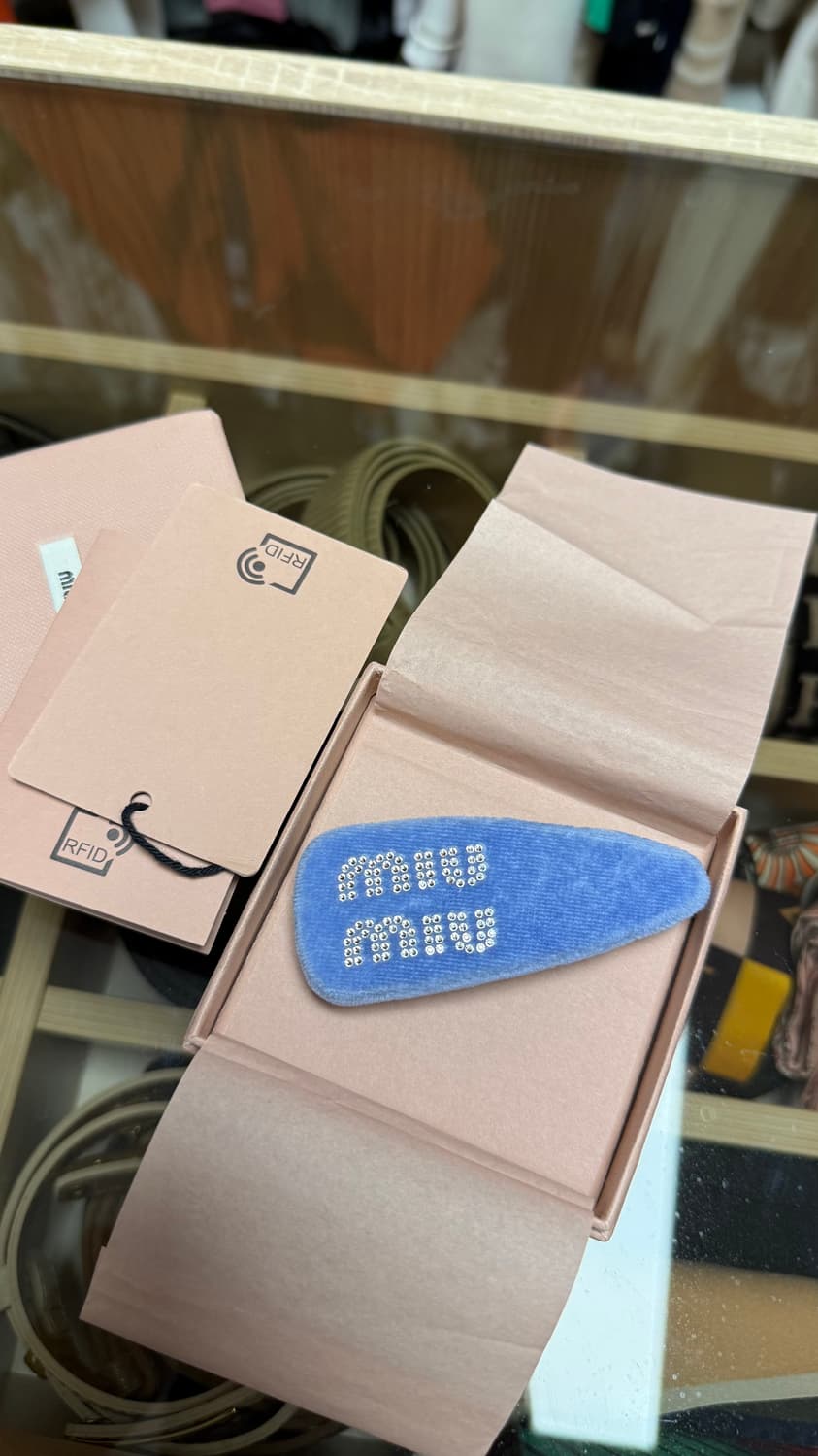 (새상품) 미우미우 벨벳 헤어핀 아이리스 컬러 상품이미지7