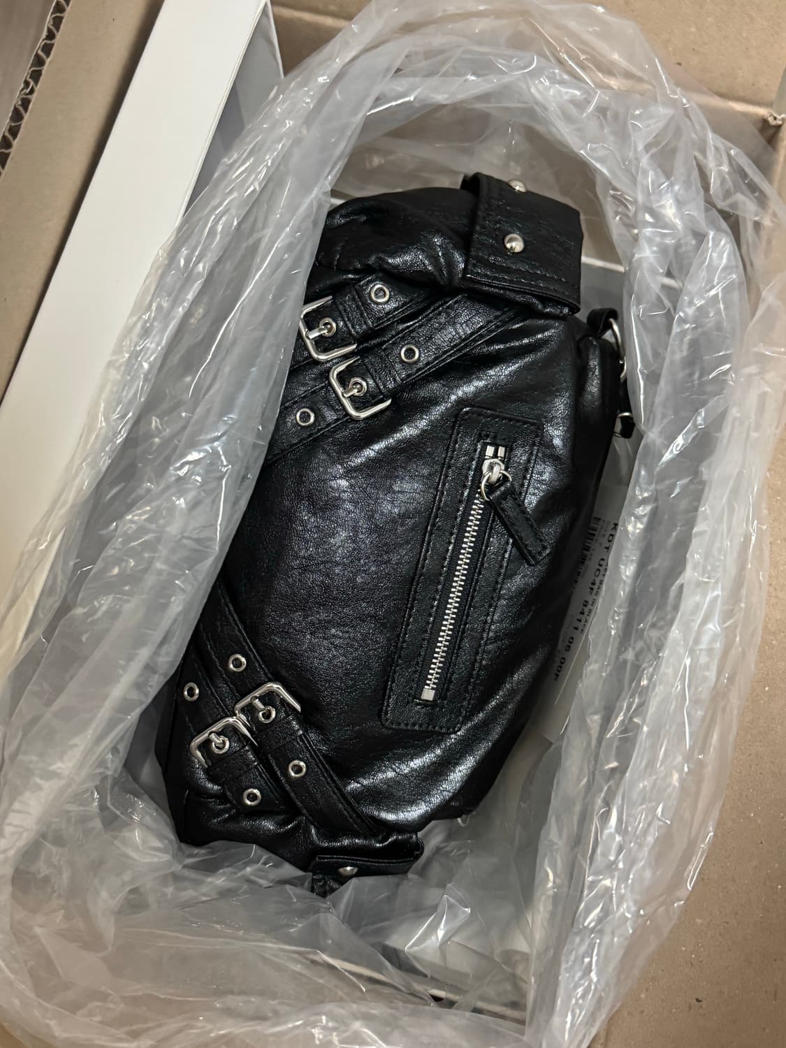 다이닛 STUD POCKET BAG IN BLACK 상품이미지2