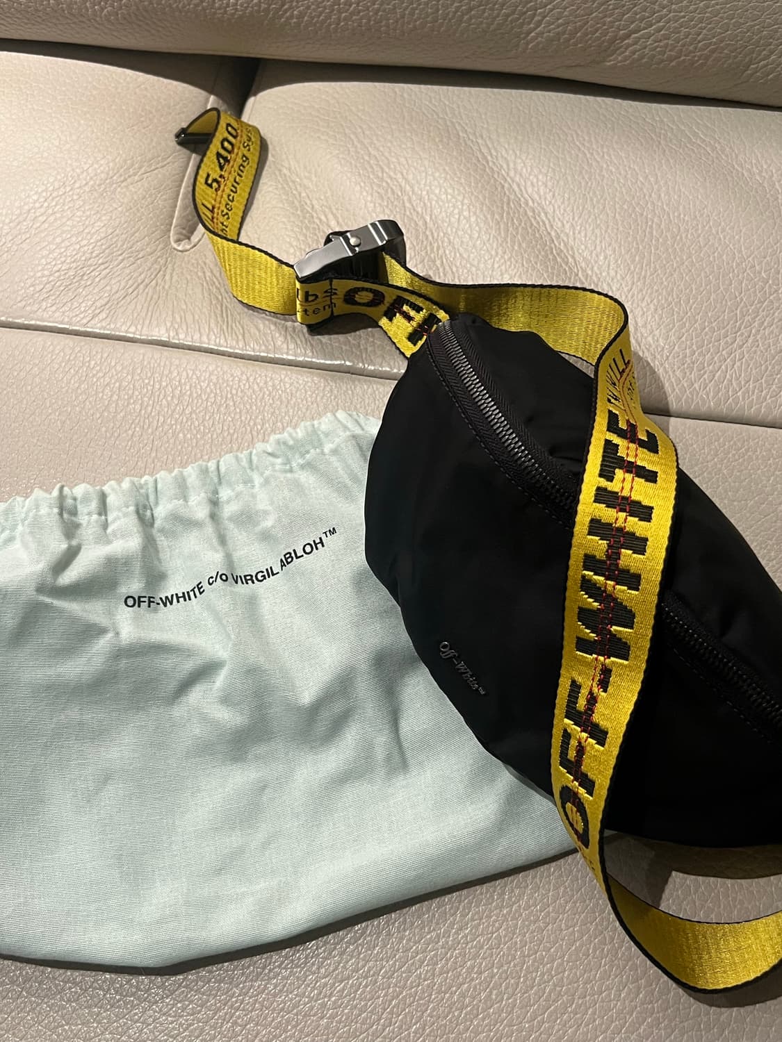 오프화이트 나일론 힙색 벨트백 상품이미지1
