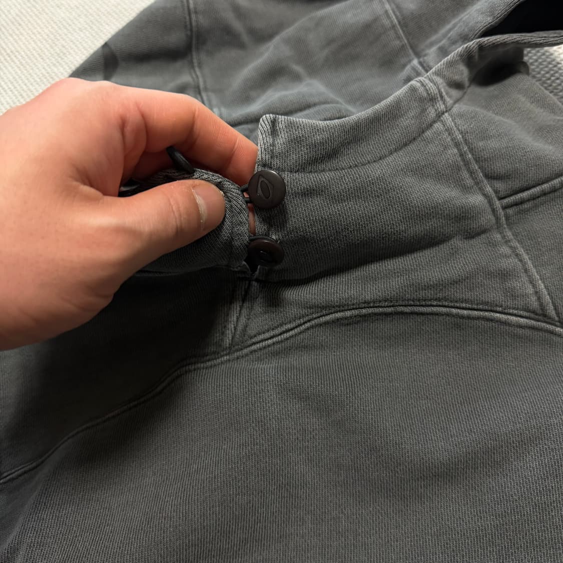 미스치프 사이드 버튼 업 크롭 후드티 상품이미지2