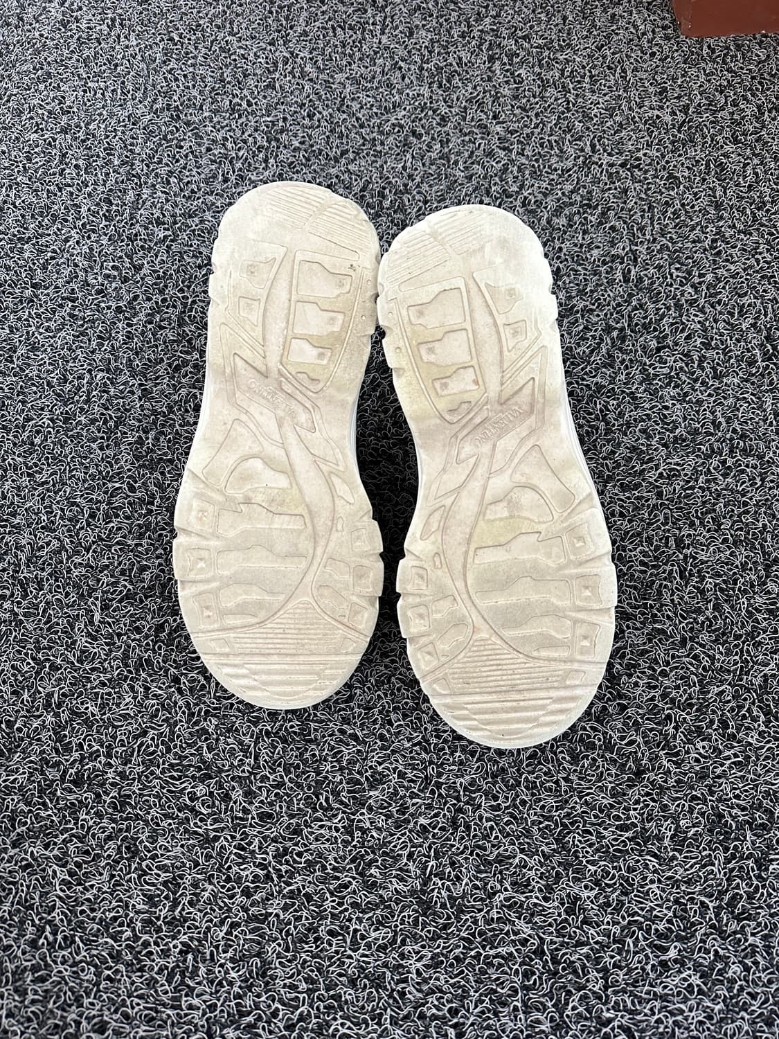 발렌티노 Garavani 네이비/레드 스니커즈 41 상품이미지5