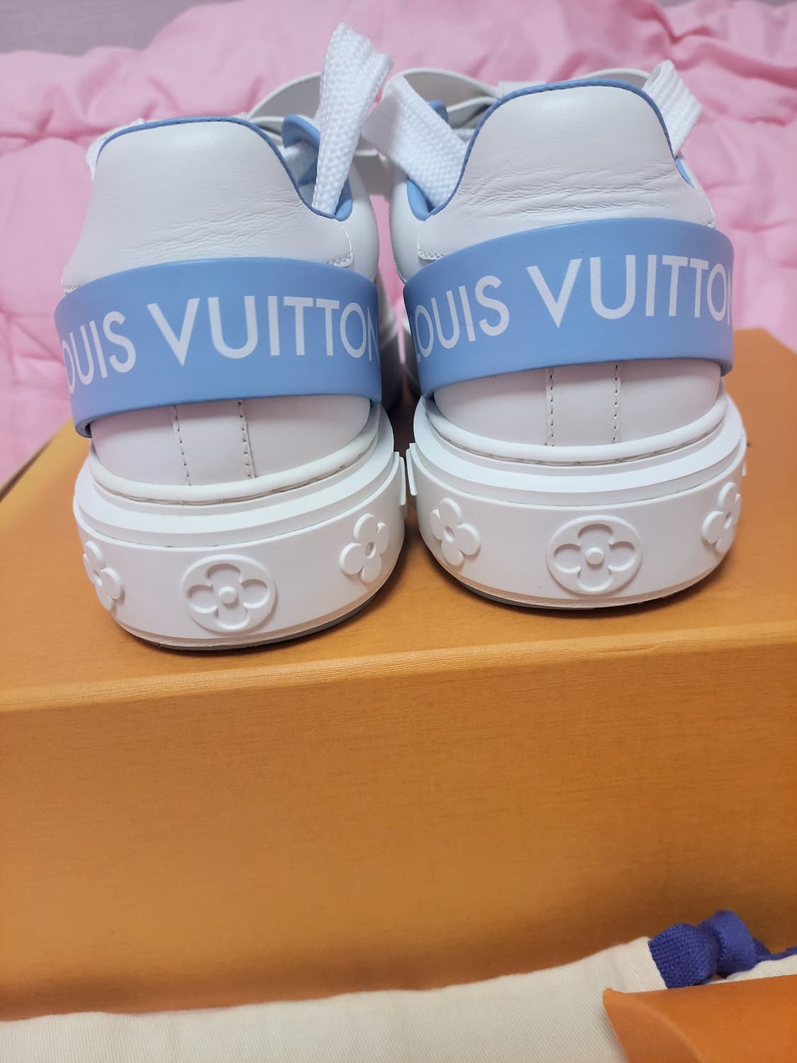 정품)급처명품세탁완료상태좋음!루이비통 리본 타임아웃 태연 스니커즈 운동화 상품이미지8