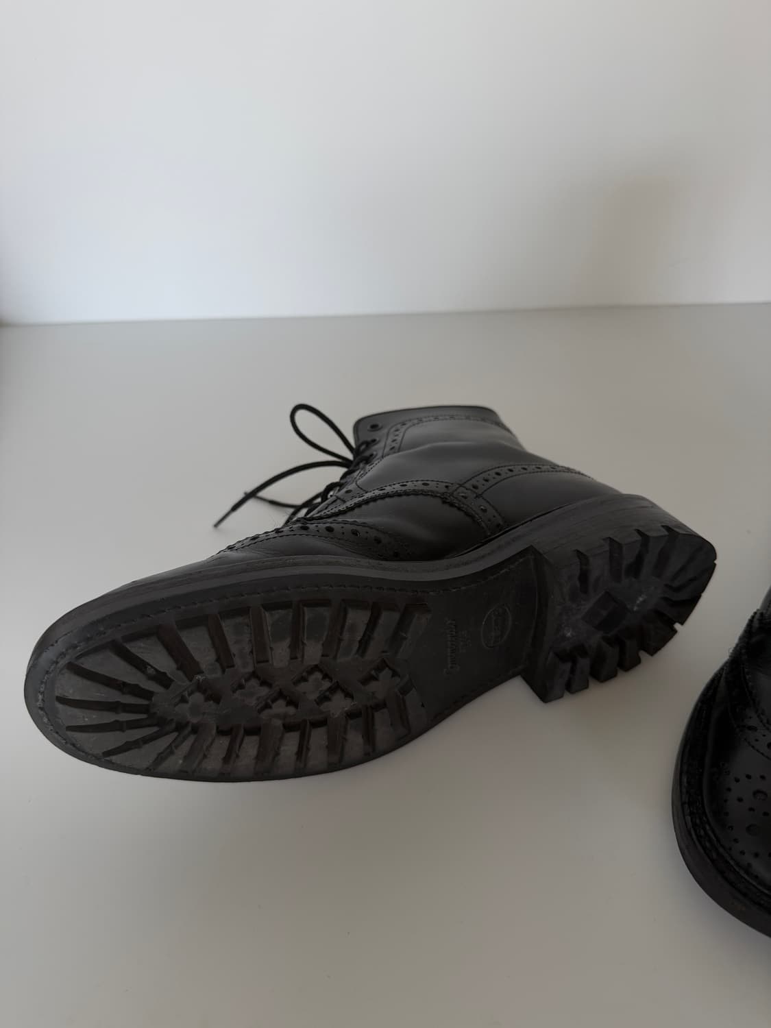 버버리 윙팁 부츠 트리커즈 협업 상품이미지4