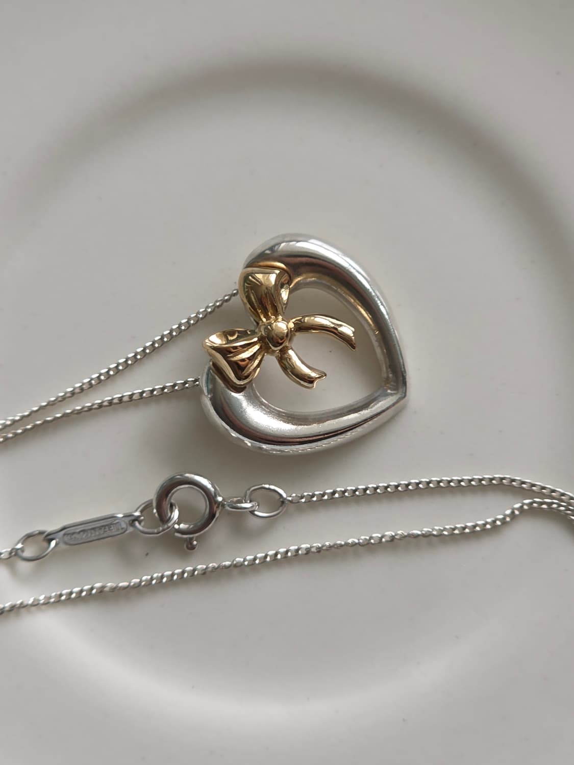 티파니앤코 골드실버 콤비 오픈하트 리본 펜던트 목걸이 상품이미지2