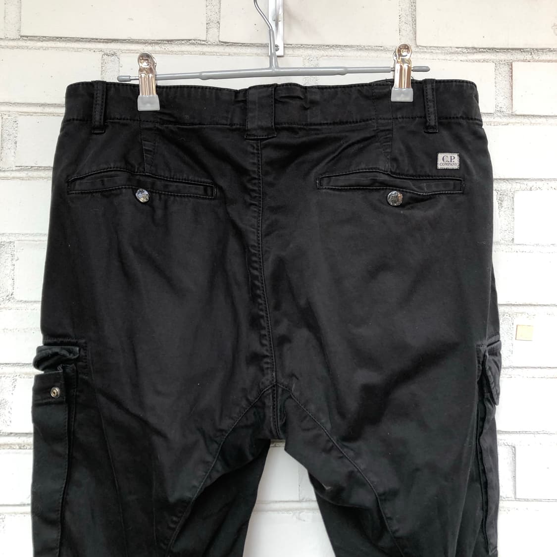 Cp컴퍼니 스트레치 사틴 렌즈 카고팬츠 블랙 23SS  상품이미지6