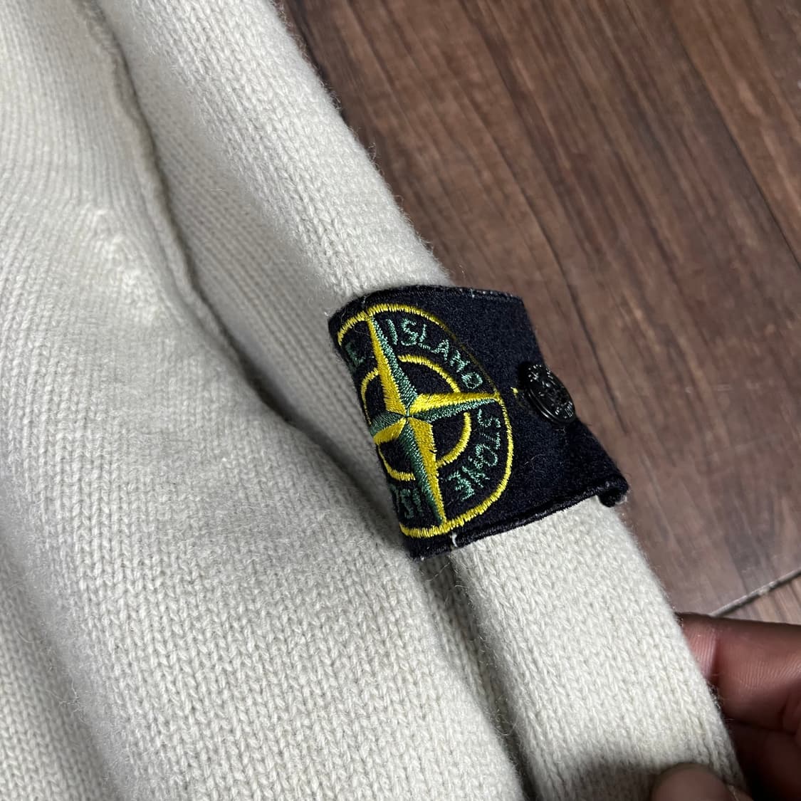 [Stone Island] 22~23F/W 스톤아일랜드 와펜 울 가디건 상품이미지3