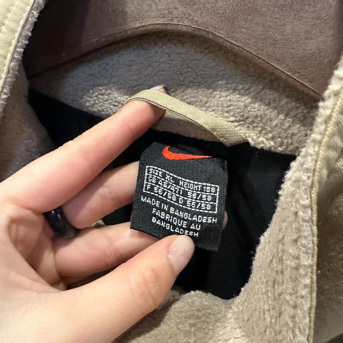 나이키 유틸리티 점퍼 4포켓 밑단 스트링 넥 후면 로고 디테일 베이지 상품이미지6