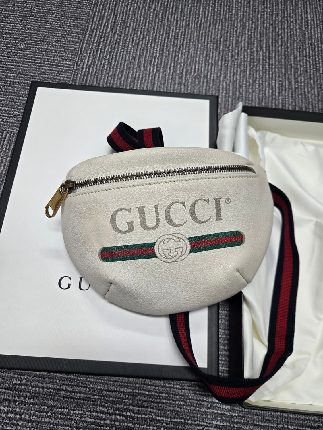 [특가][정품] 구찌 띠로고 벨트백 상품이미지1