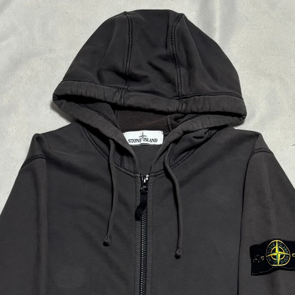 S 스톤아일랜드 그레이 후드 집업 상품이미지1