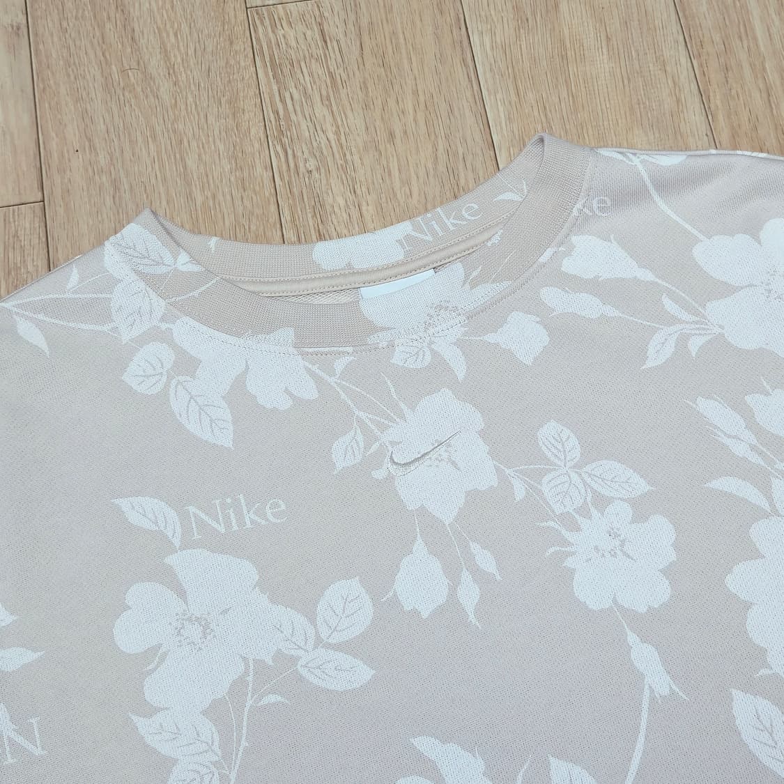 L) 연베이지 나이키 크롭 플라워 맨투맨 상품이미지1