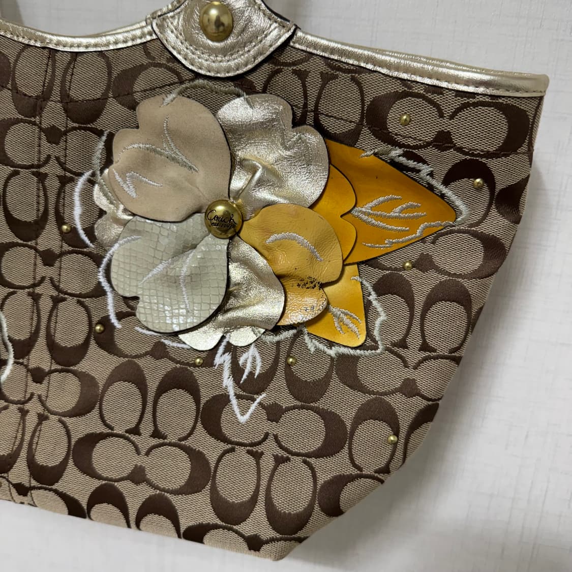 코치 플라워 숄더백 시그니처 로고 샴페인 골드 토트백 가방 +키링 상품이미지6