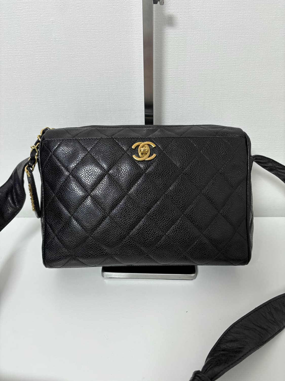 샤넬 캐비어 빈티지 크로스백 상품이미지1