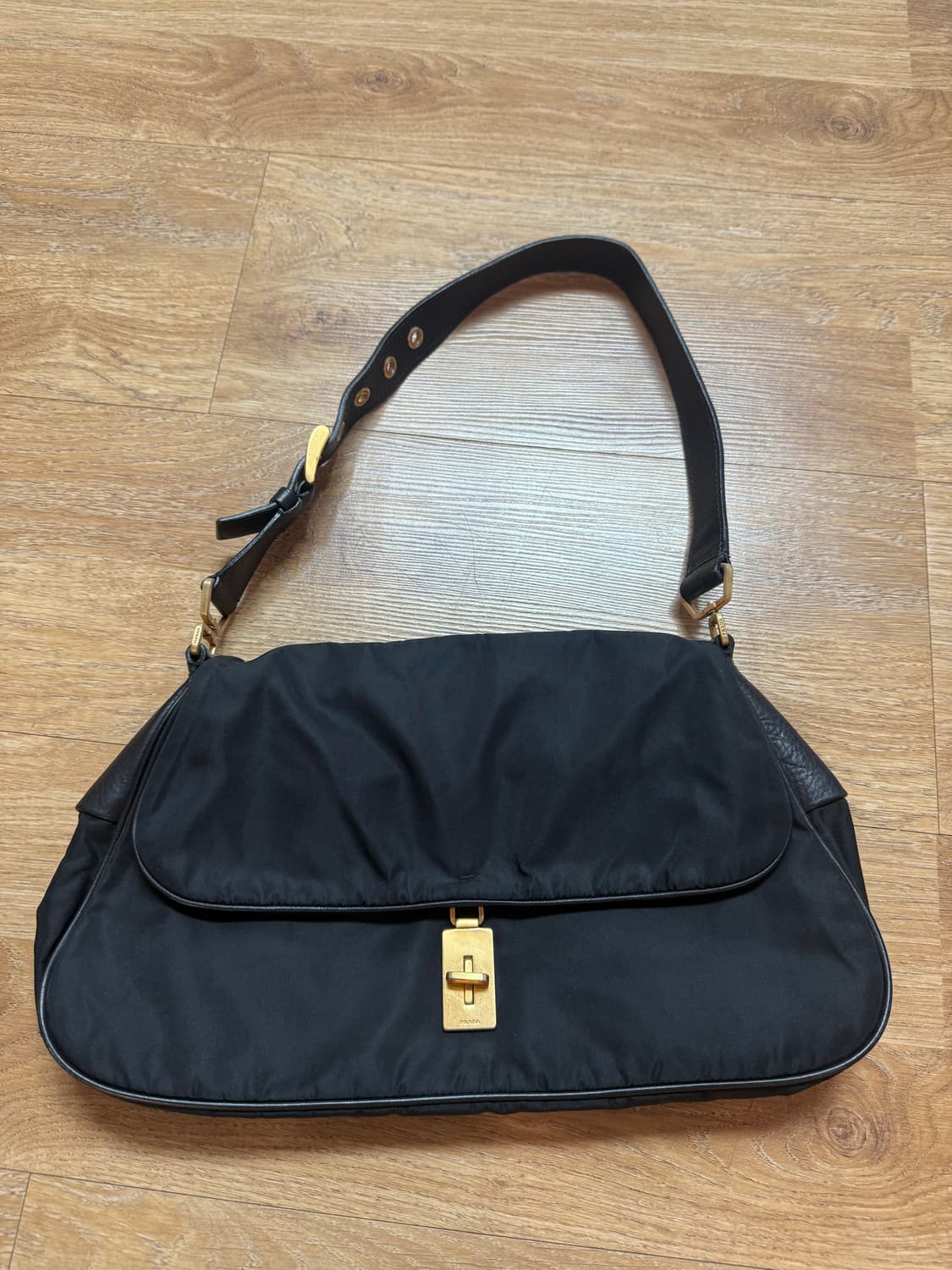 프라다 포코노 호보백 블랙 상품이미지1