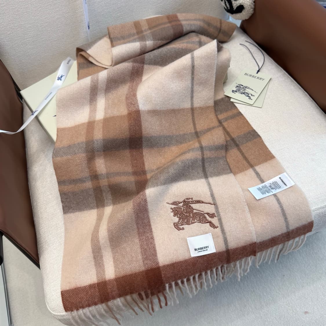 버버리 양면 머플러 램스울 100% 추동 단품
 상품이미지5