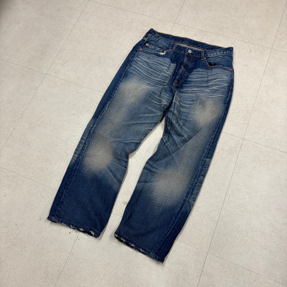 리바이스 501 워싱 데미지 데님 팬츠 상품이미지3