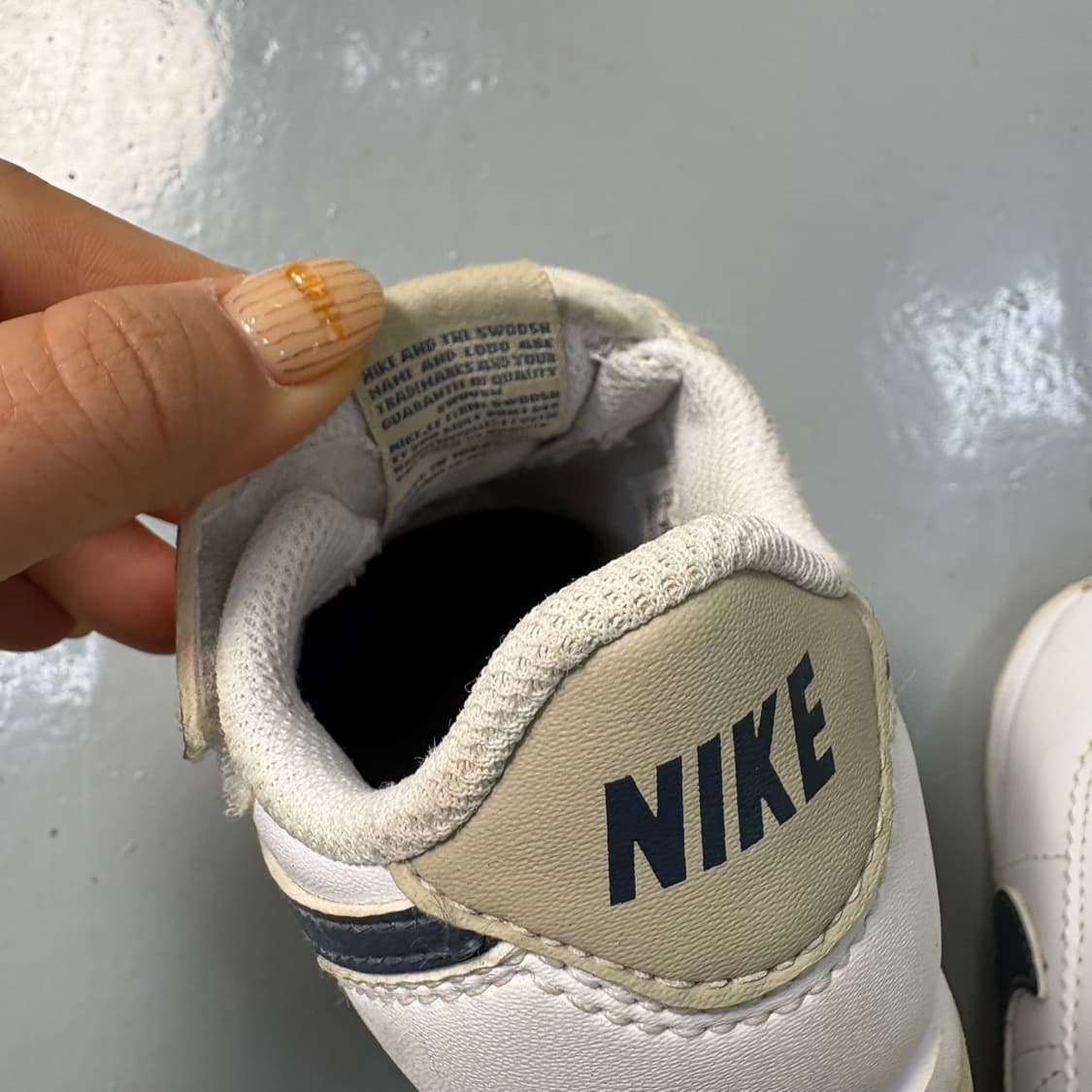 120 나이키 키즈 코르테즈 흰검 운동화 0406J 상품이미지9