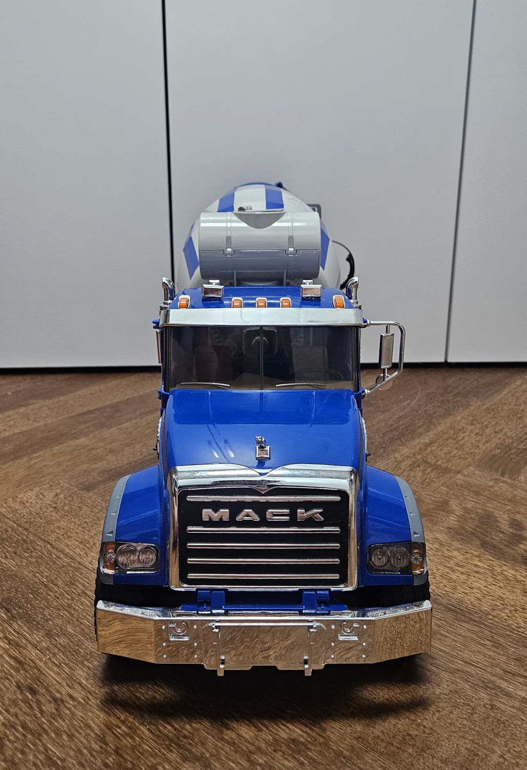 브루더 MACK 8200 시리즈 레미콘 상품이미지3