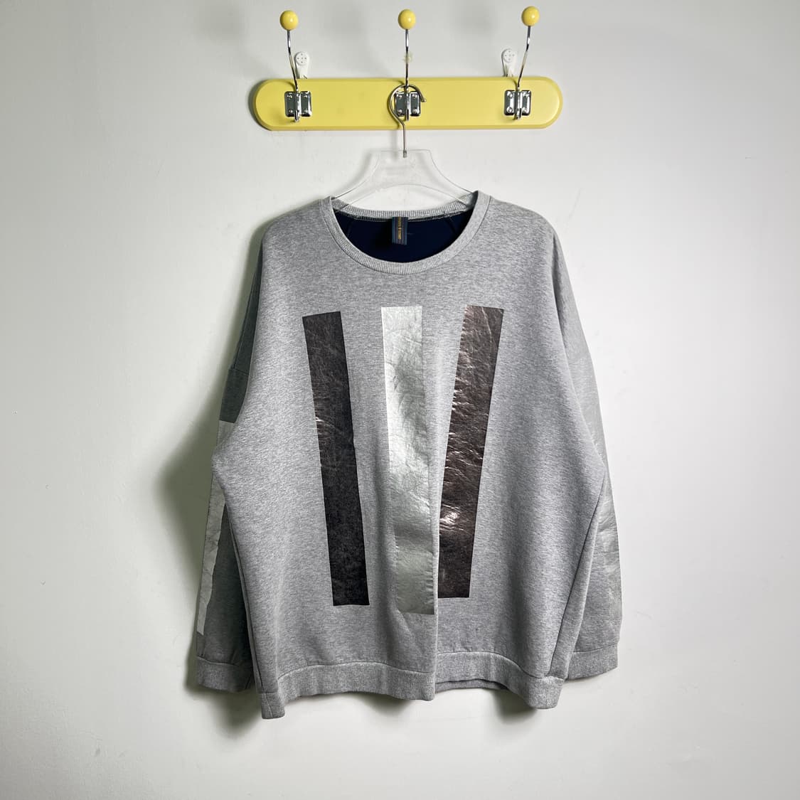 미하라 야스히로 테이핑 디테일 배색 그레이 맨투맨 50 상품이미지1