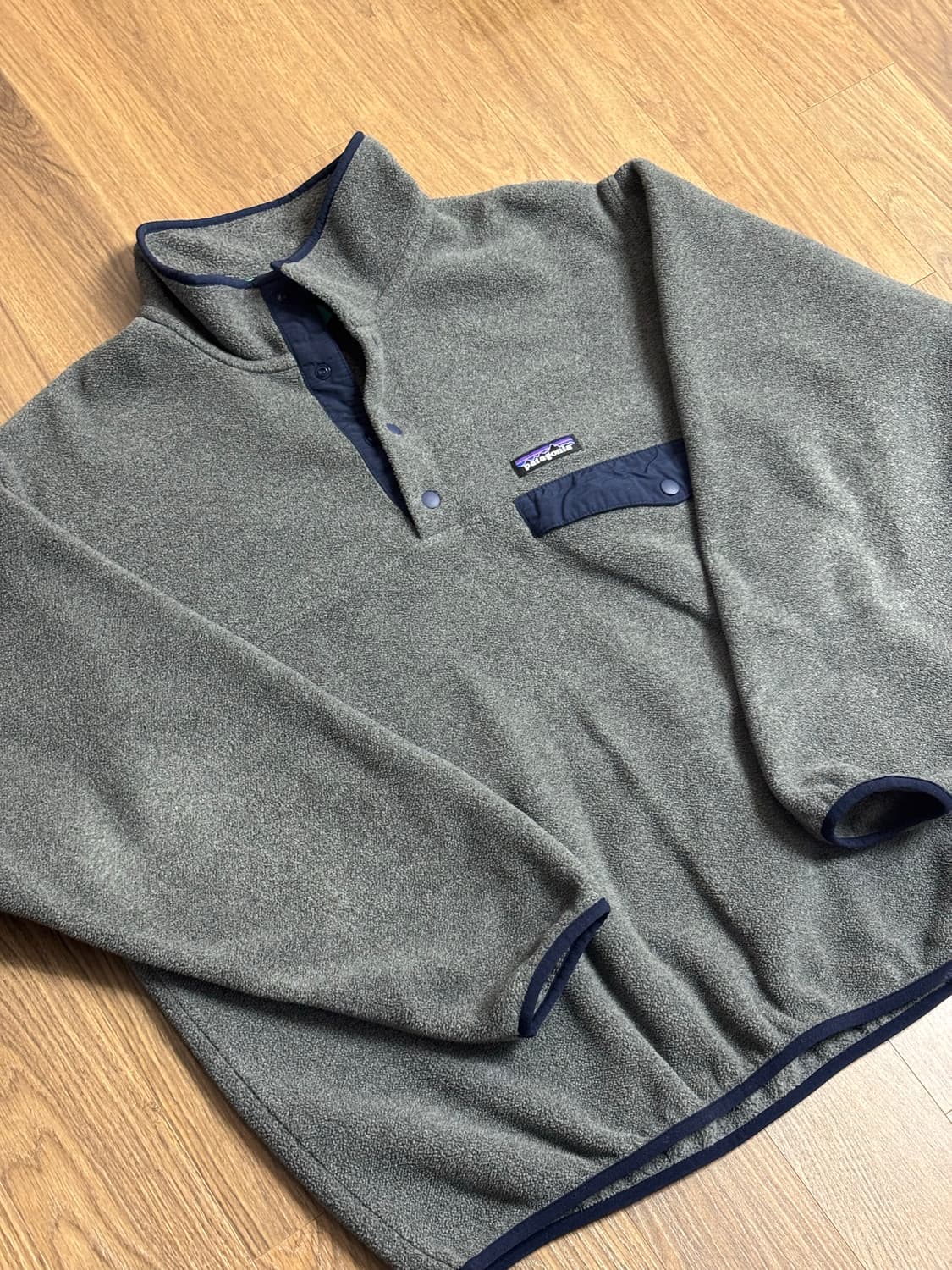 파타고니아 헤비웨이트 신칠라 니켈 네이비 M 판매합니다 상품이미지2